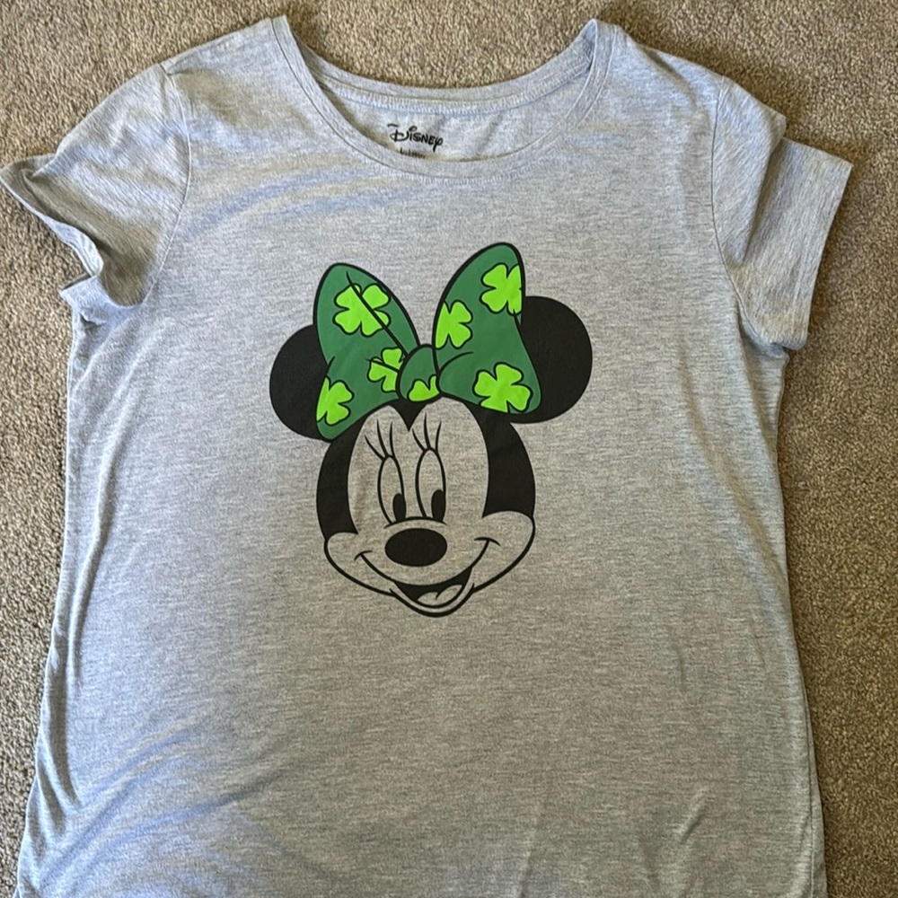 Disney St Patrick’s Day Minnie tshirt 💚☘️
